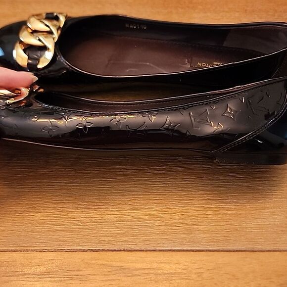 Authentic Louis Vuitton Claudia Black Vernis Patent Gold Chain Monogram Flats 36 - Picture 4 of 9